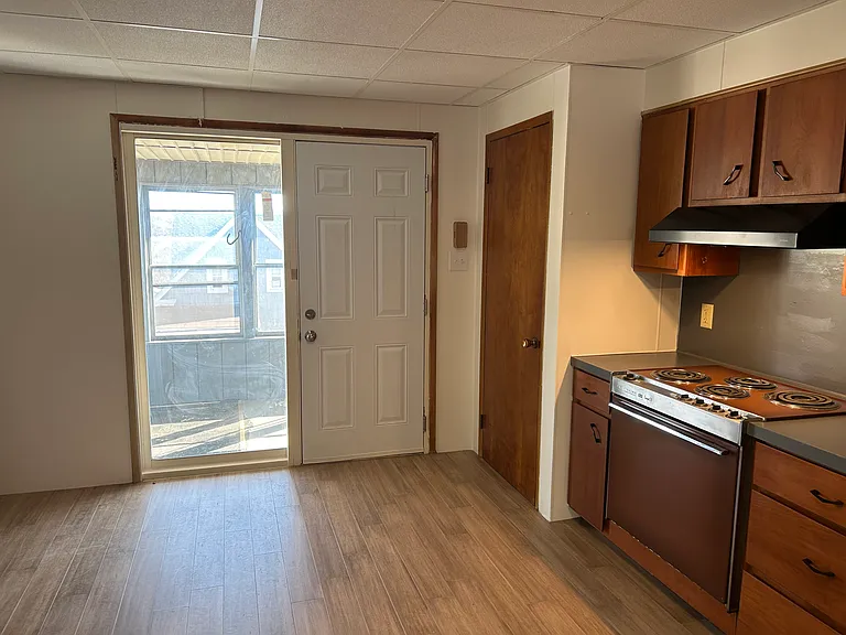 224 E Aly N — Photo 5