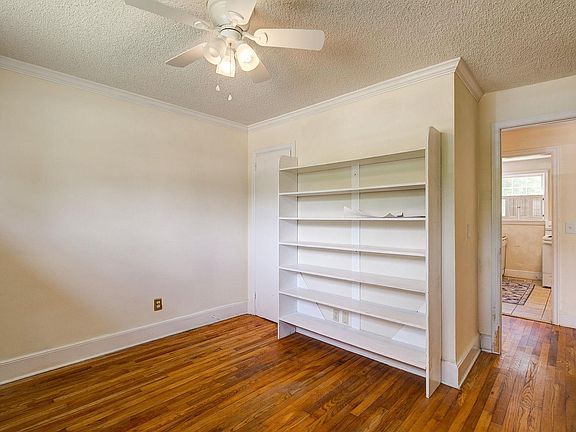 5th image of 1107 Balsam Rd