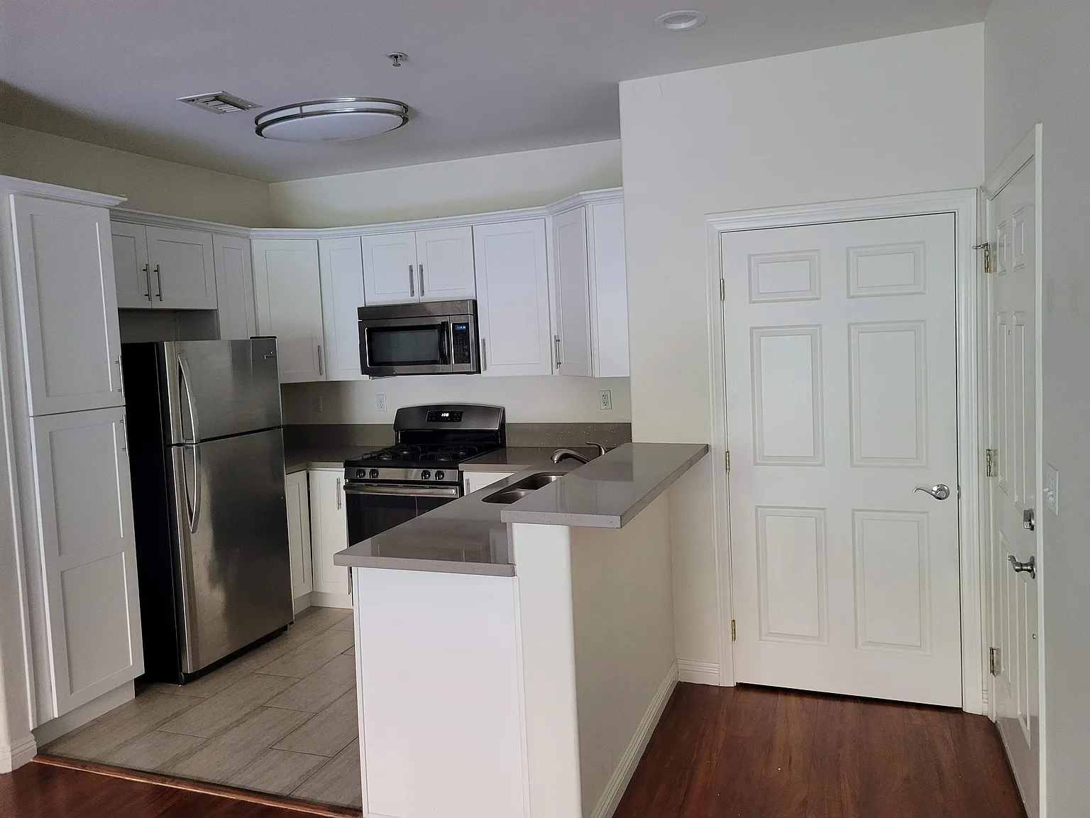 3 bed, 1450 sqft, $3,300 — Photo 4