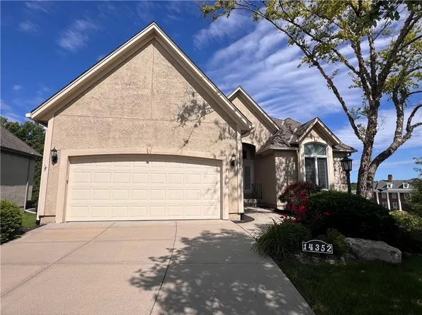 14352 Norwood St, Leawood, KS 66224