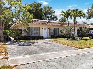 90 Lariat Cir, Boca Raton, FL 33487