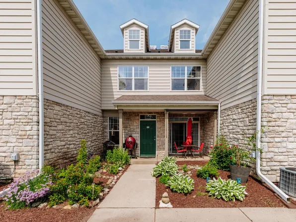 N17W26535 Meadowgrass CIRCLE #G, Pewaukee, WI 53072