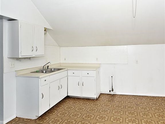 368 W Hurn unit 3 kitchen