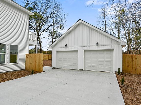 3rd image of 2618 N North Oakridge Cir
