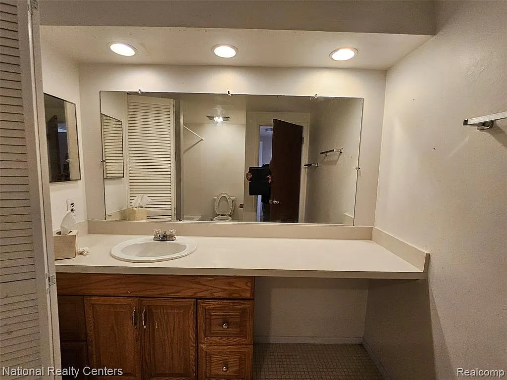 2 bed, 1.5 bath, 1311 sqft, $1,400 — Photo 2