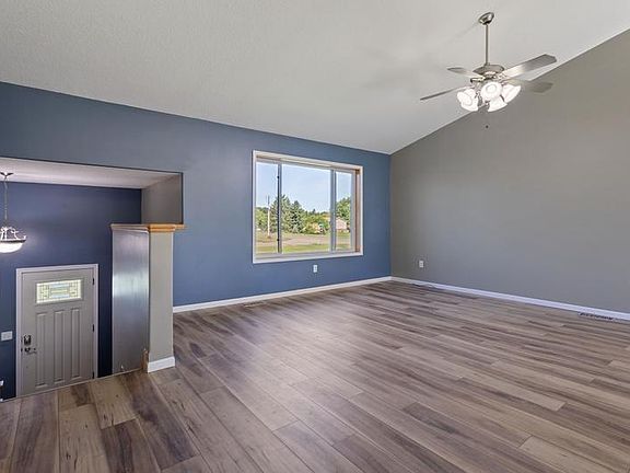 4th image of 23883 Opal St NE