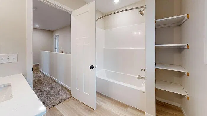 3 bed, 2.5 bath, 1619 sqft, $2,500 — Photo 4