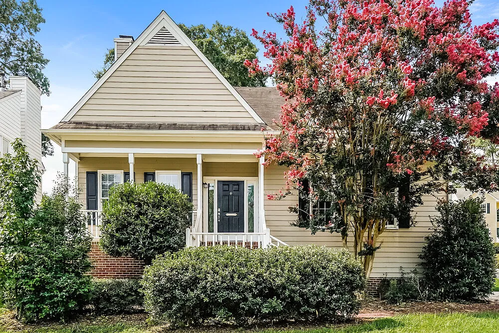 3 bed, 2.0 bath, 2190 sqft, $2,100 — Photo 1