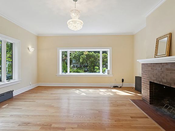 5th image of 2743 Arlington Ave