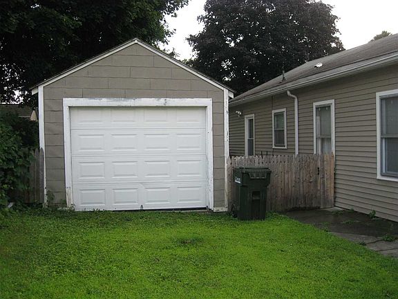 5th image of 135 Hudson Ave