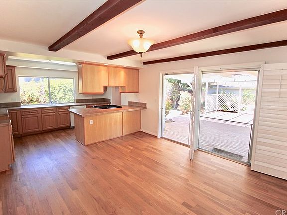 3rd image of 8008 Woodlake Ave