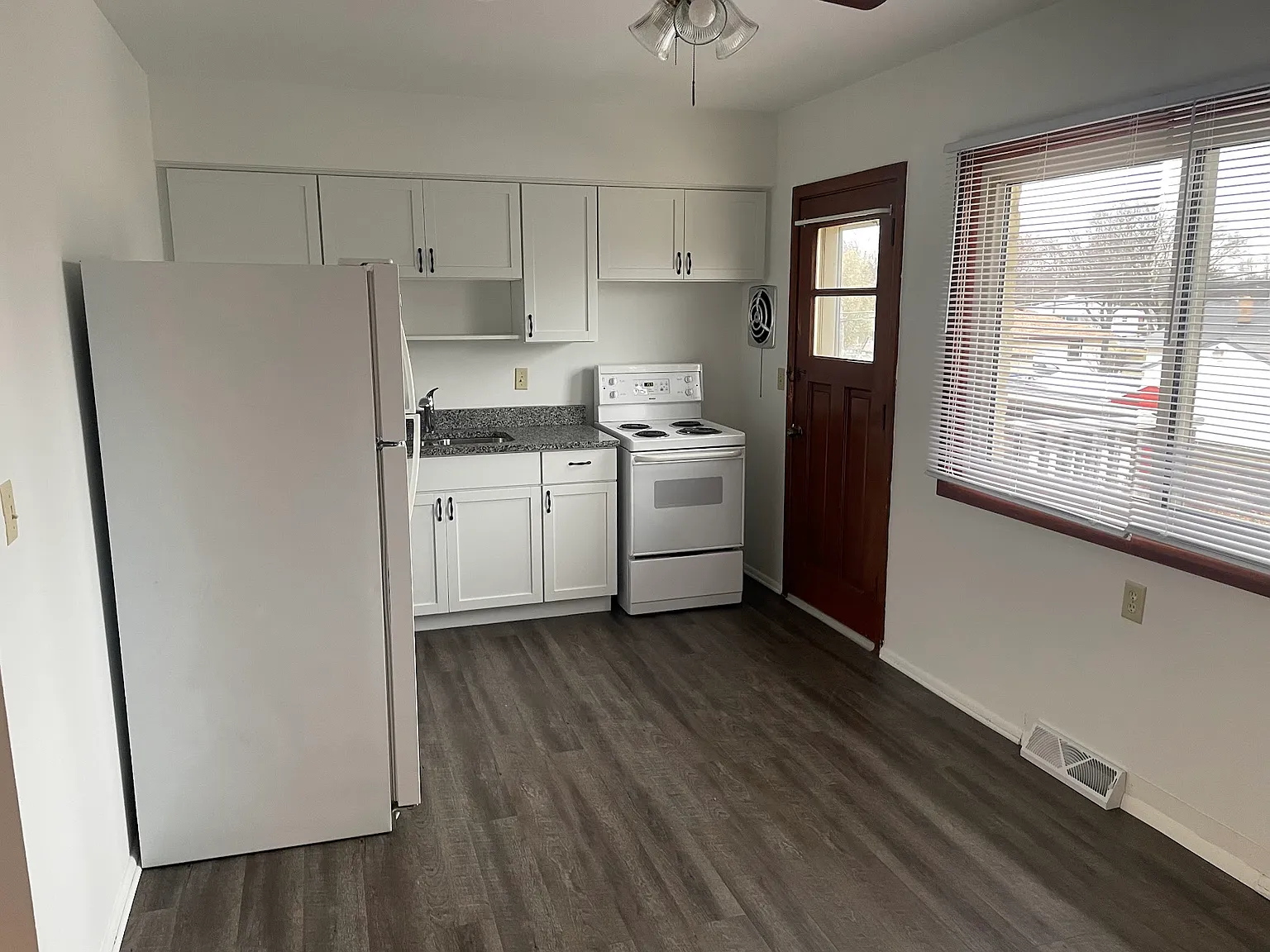 2 bed, 850 sqft, $1,200 — Photo 2