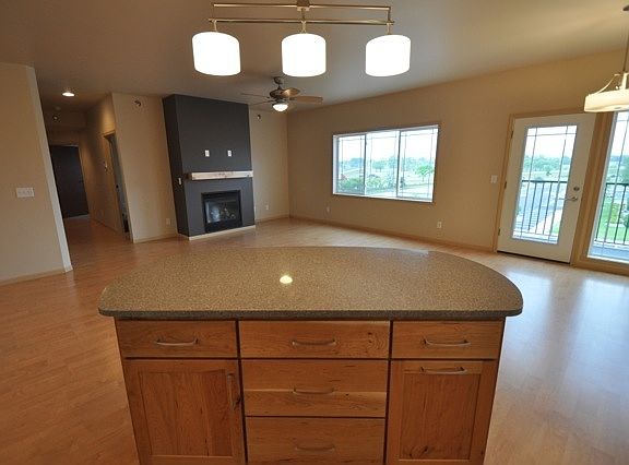 2nd image of 911 23rd Ave S #201