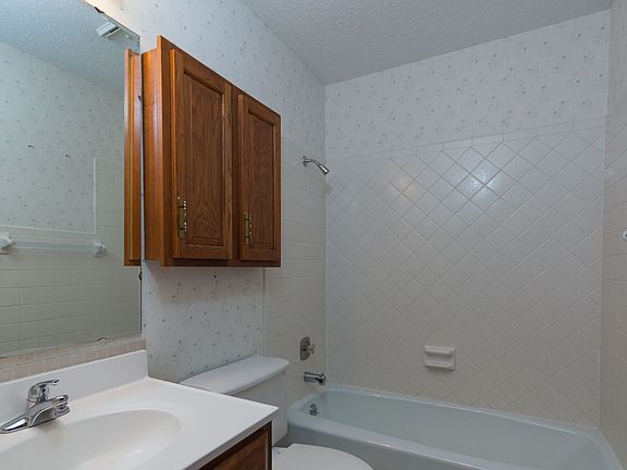 5th image of 3095 Parkwild Dr