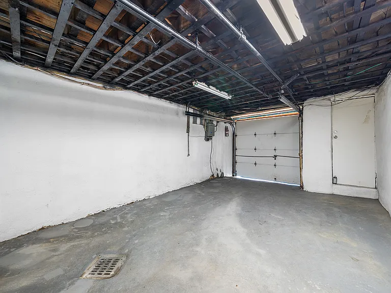 5748 Dunlap St — Photo 28