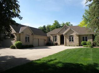 2041 Evergreen Ln, Hartland, WI 53029