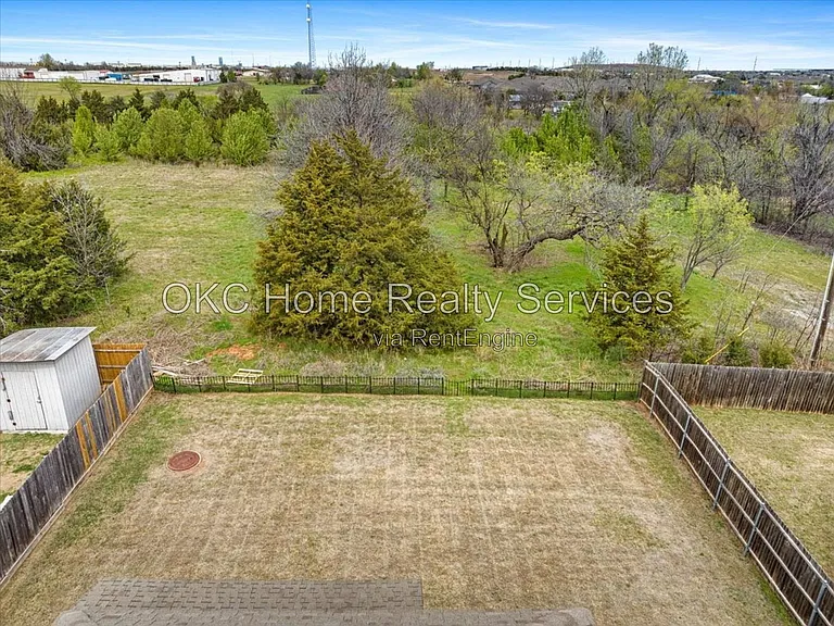 625 NE 23rd St — Photo 51