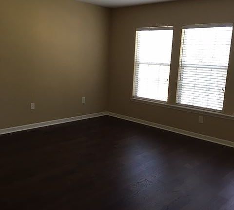 3rd image of 11029 Castlemain Cir E