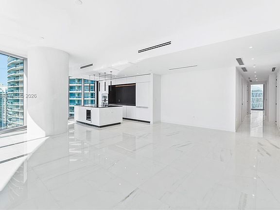 3rd image of 300 Biscayne Boulevard Way #3507
