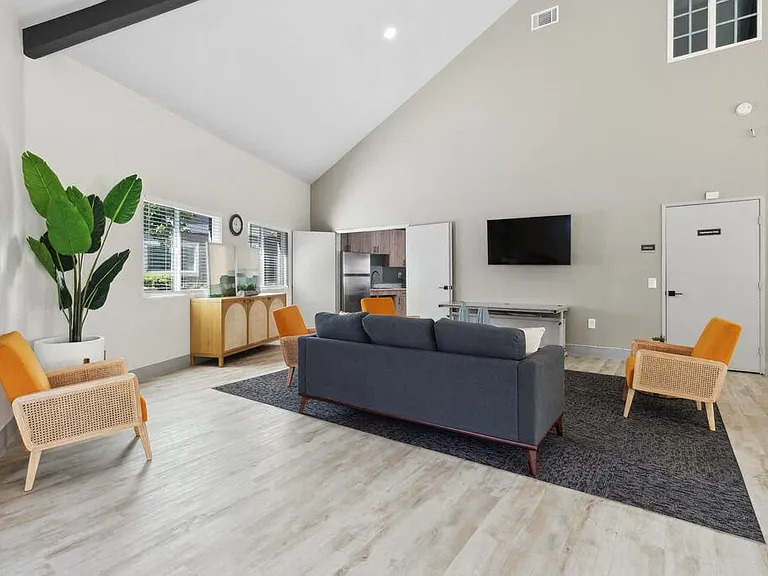 Park Crest Apartments — Photo 8