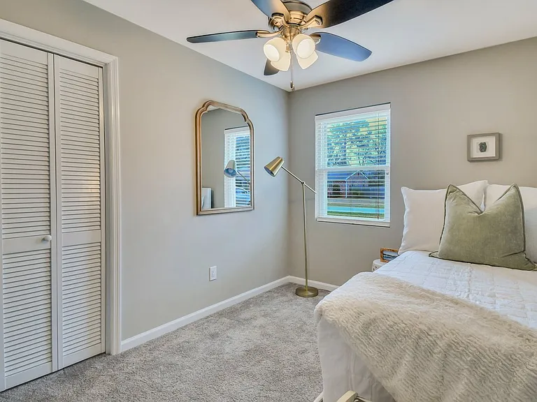1015 Reita St — Photo 17
