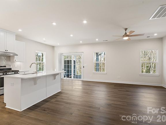 4th image of 1308 Lena St
