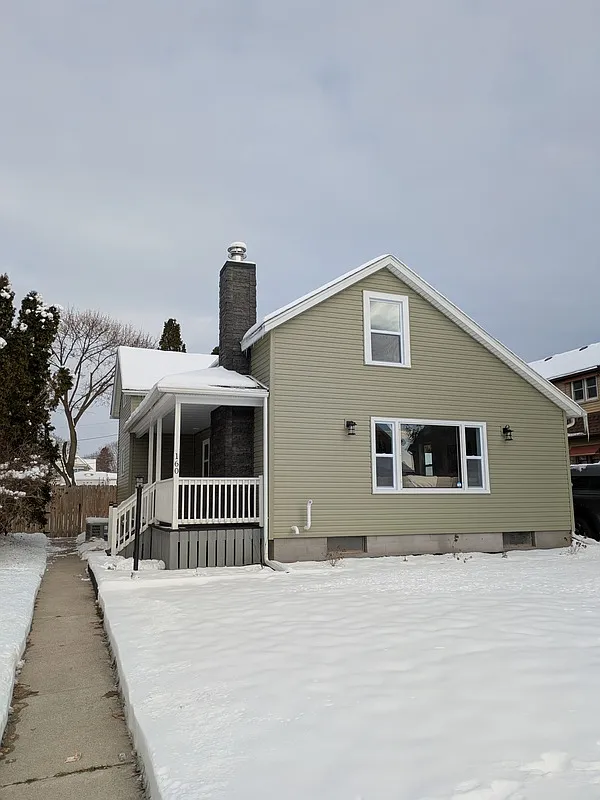 4 bed, 1.0 bath, 1700 sqft, $2,099 — Photo 2