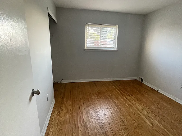 9350 Hoff St — Photo 4