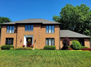 129 Meadow Ridge Ct, Powell, OH 43065