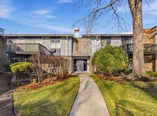 950 E Old Willow Rd APT 101, Prospect Heights, IL 60070