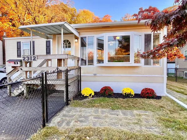 2312 Dixon Ave, Croydon, PA 19021
