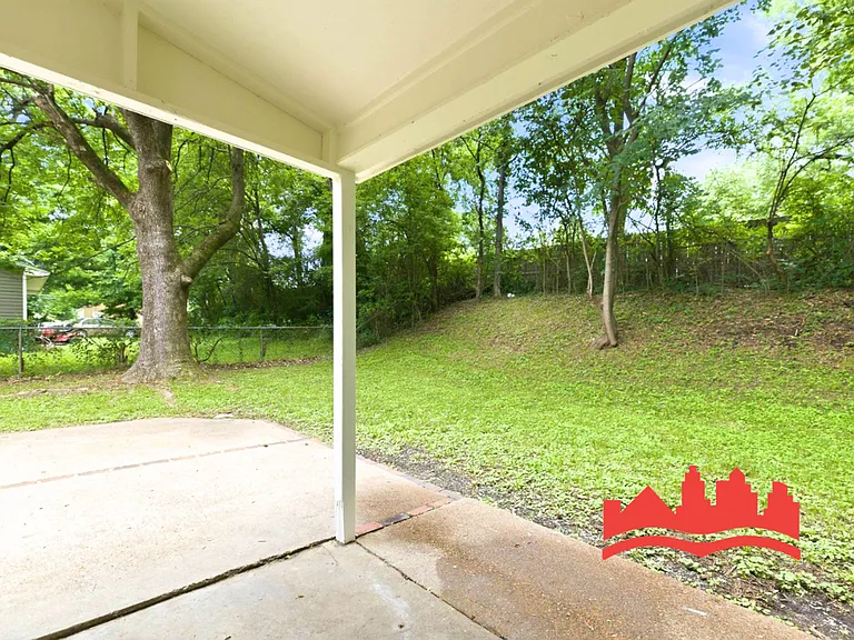 2348 Millbrook Ave — Photo 22