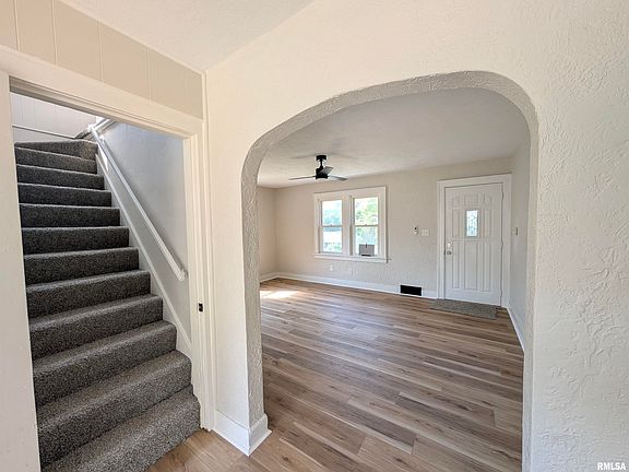 5th image of 552 Carola St