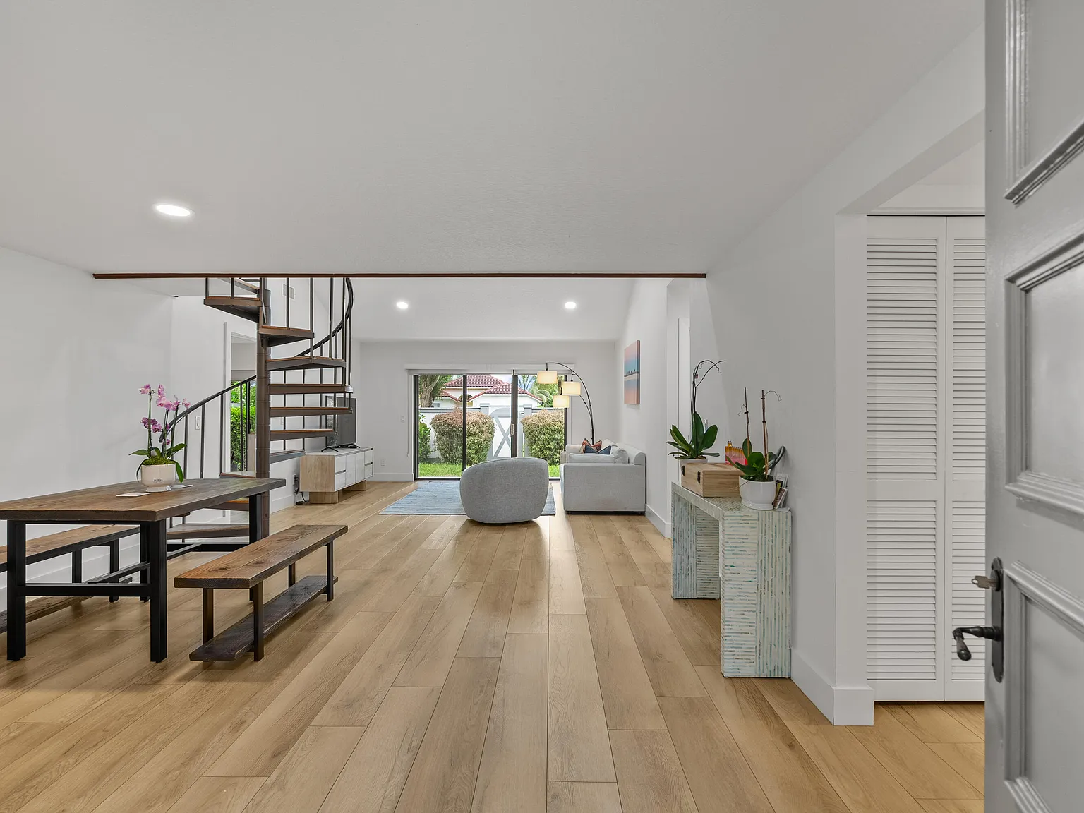 2 bed, 2.0 bath, 1489 sqft, $6,000 — Photo 4
