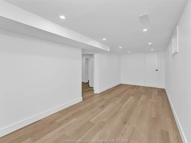 497 McKay Ave — Photo 20