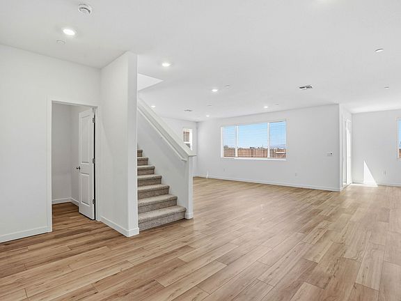5th image of 1020 Bluebell Cir