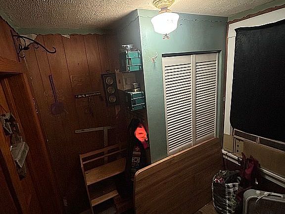Front Entry - Mud Room