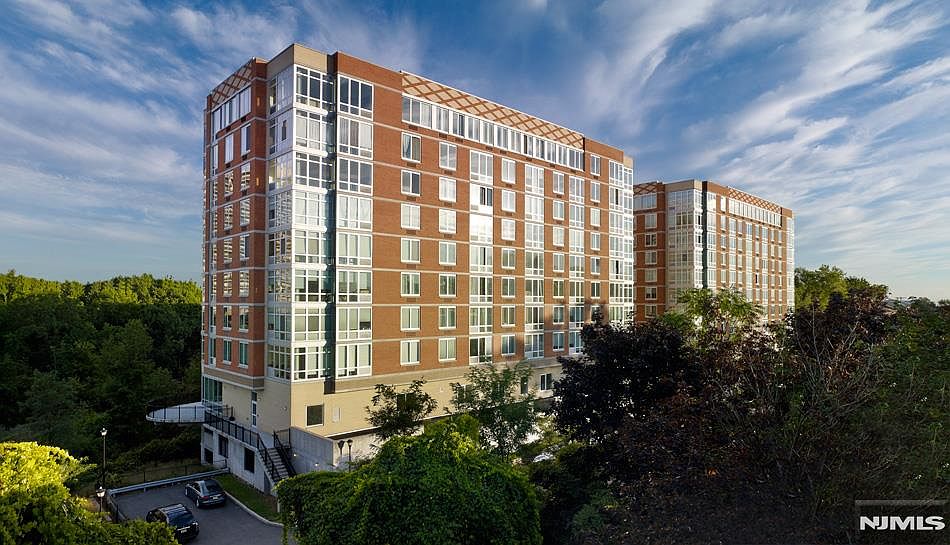 1st image of 600 12th St APT 903