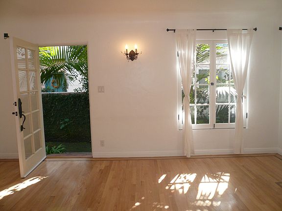 2nd image of 907 18th St #C