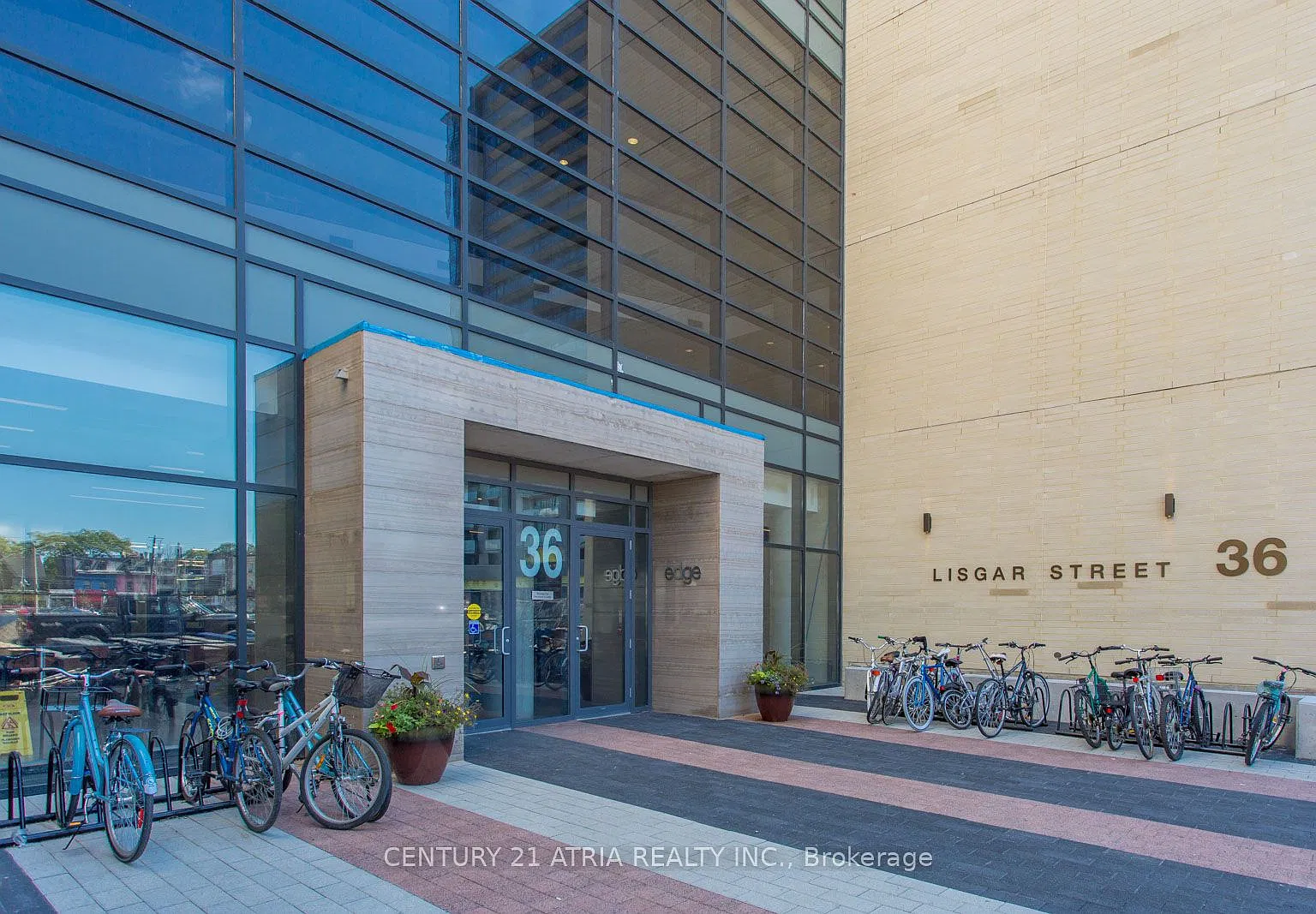 Edge On Triangle Park — Photo 2