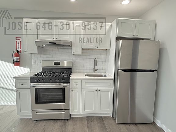 2nd image of 180 Cedar St #110