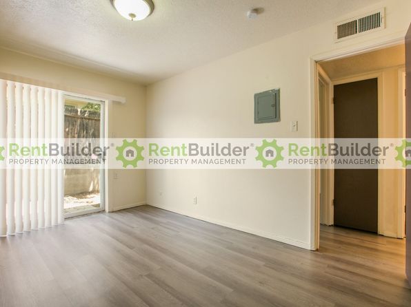 12124 Menaul Blvd NE APT C