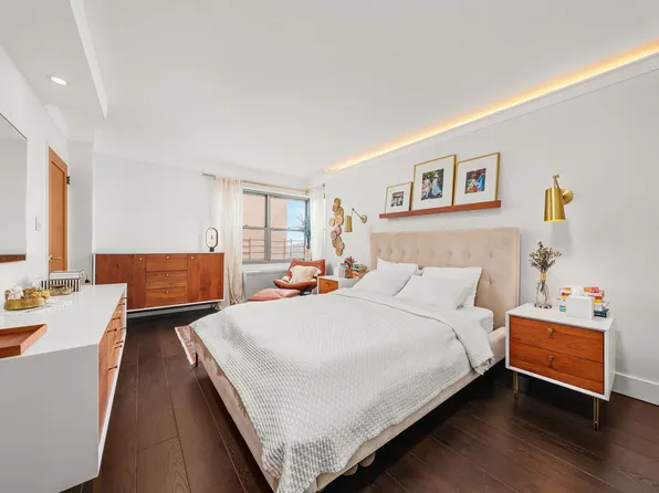 400 East 56th Street image 4 of 15