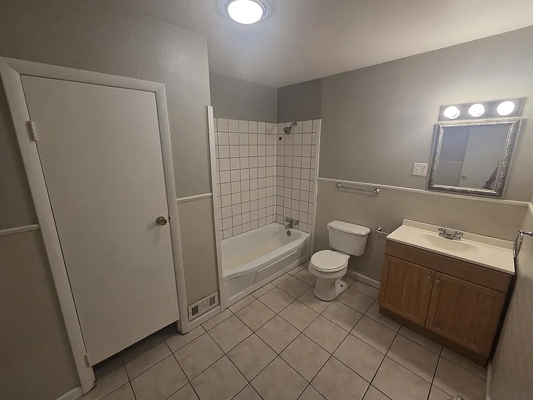607 Owens St — Photo 4