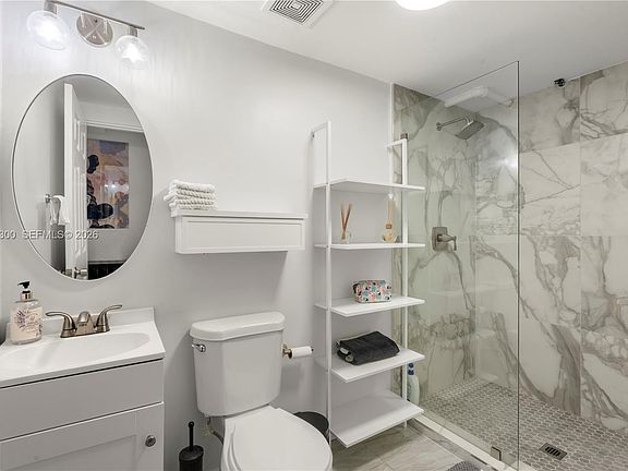 4th image of 2991 NE 185th St APT 1706