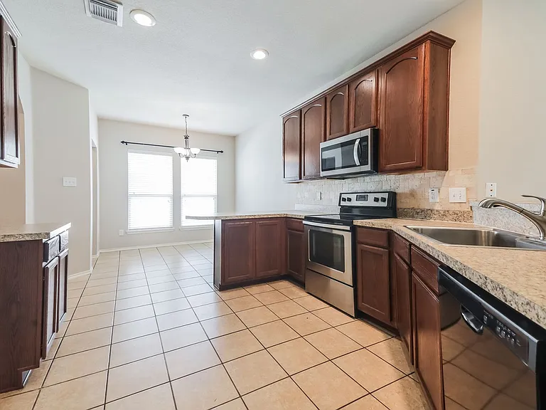 9915 Wethers Field Cir — Photo 7
