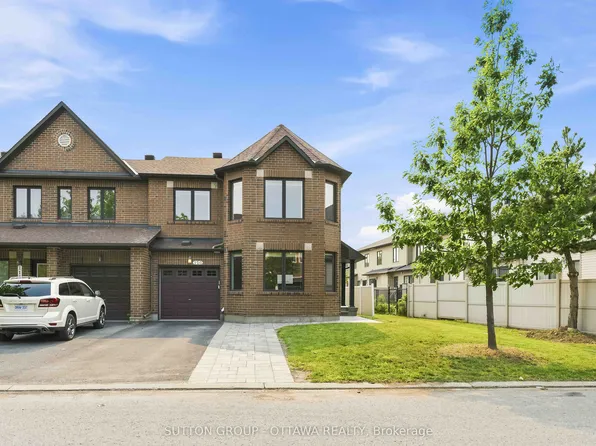 120 Dunforest Ter, Ottawa, ON K2J 3V1