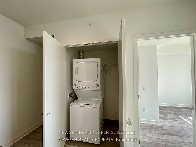 11 Yorkville Ave #3610 — Photo 29