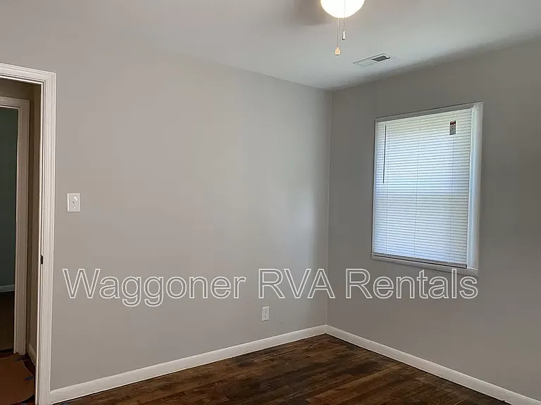 924 Kingsway Rd — Photo 8