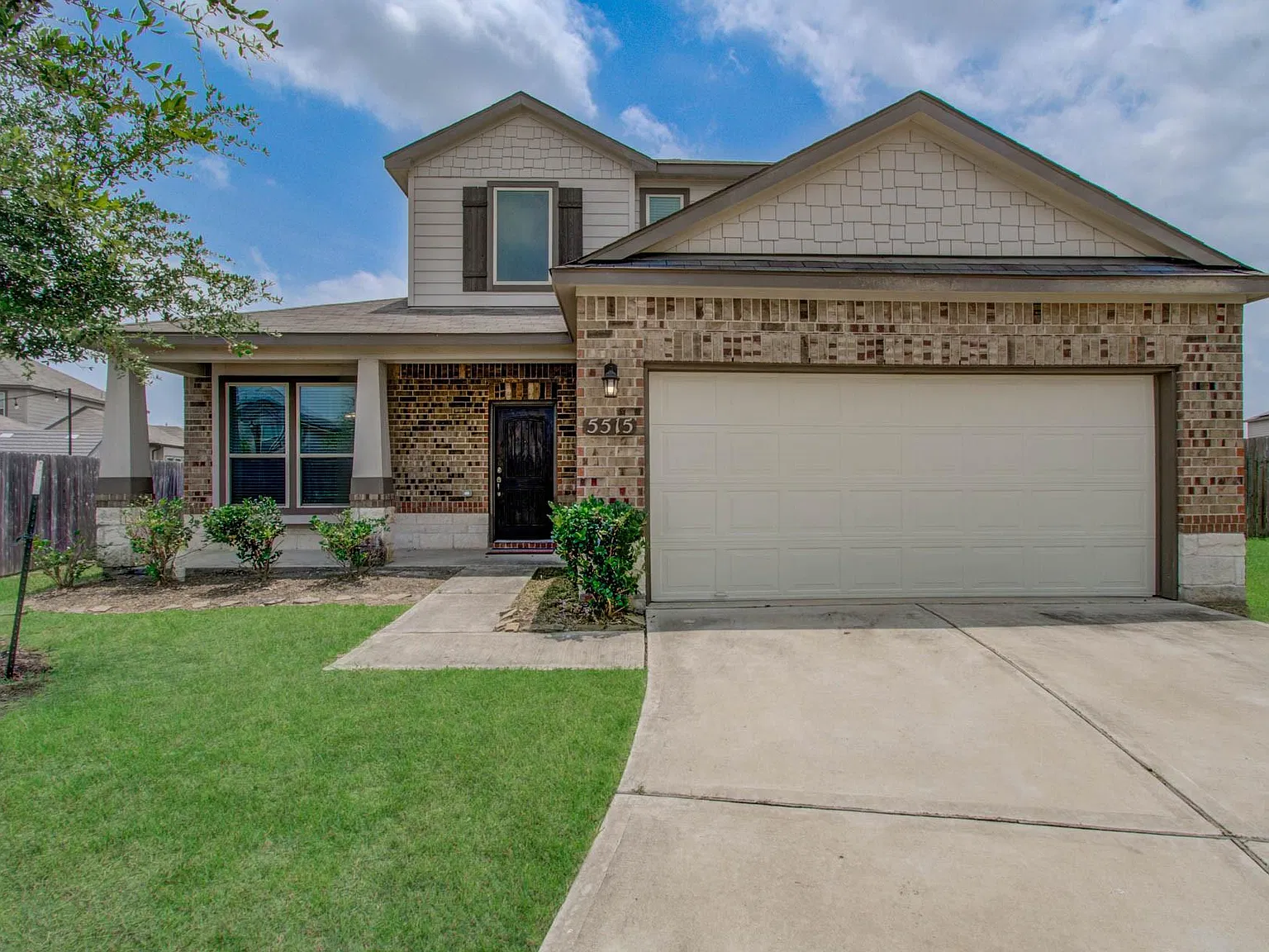 4 bed, 2.5 bath, 2173 sqft, $2,300 — Photo 3
